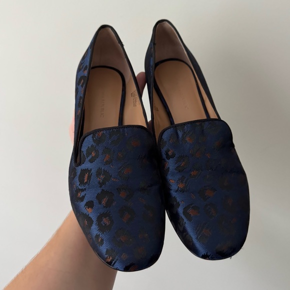 Banana Republic Cheetah Print Closed Block Heel Blue Orange Satin Size 8.5 - Picture 1 of 9